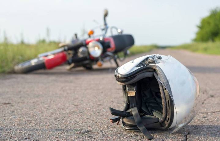 Mujer sufrió violenta caída de la moto en Cumaral