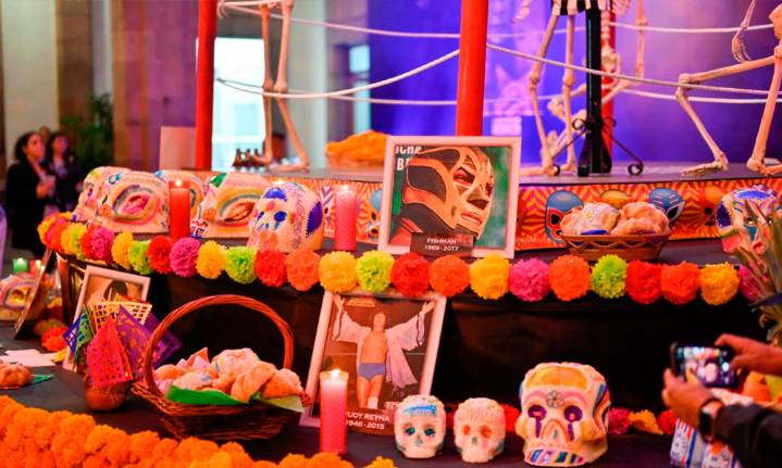 Entre flores y velas, Guardia Civil de Soledad honra a sus oficiales