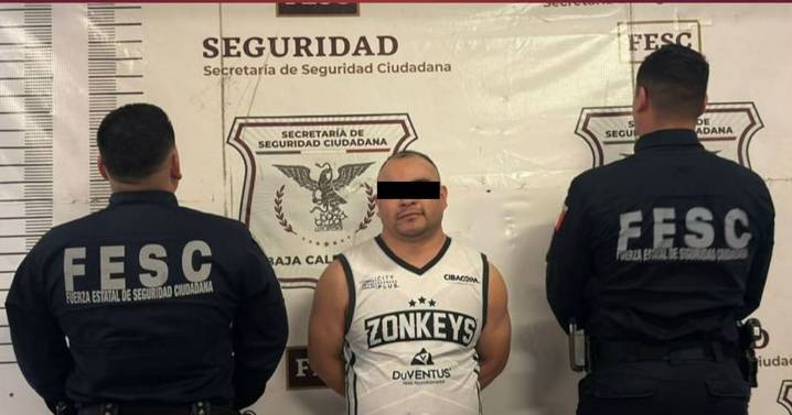 Detienen a sujeto por golpear y amenazar de muerte a su pareja