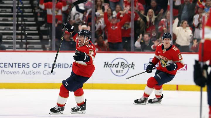 Bench clears in celebration for Marchand’s 1,000th point