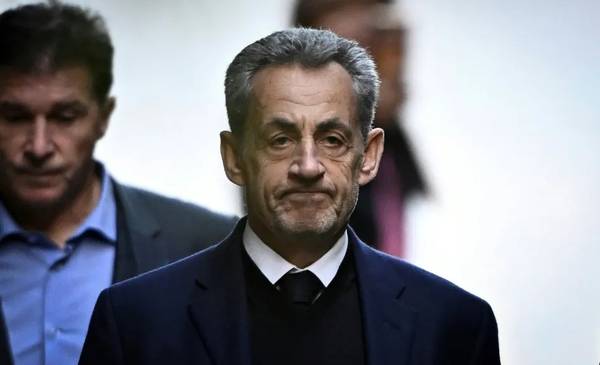 Sarkozy deja la prisión tras decisión del tribunal