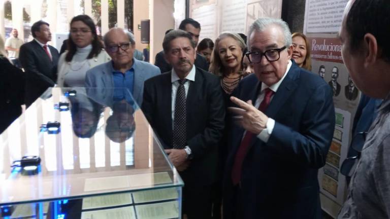 Llega Rubén Rocha Moya al Palacio Legislativo para presentar su Informe