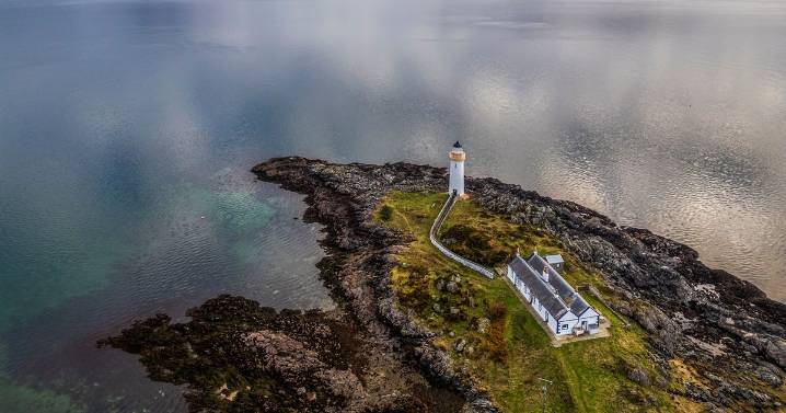 Stunning private island with panoramic views ideal for 'off