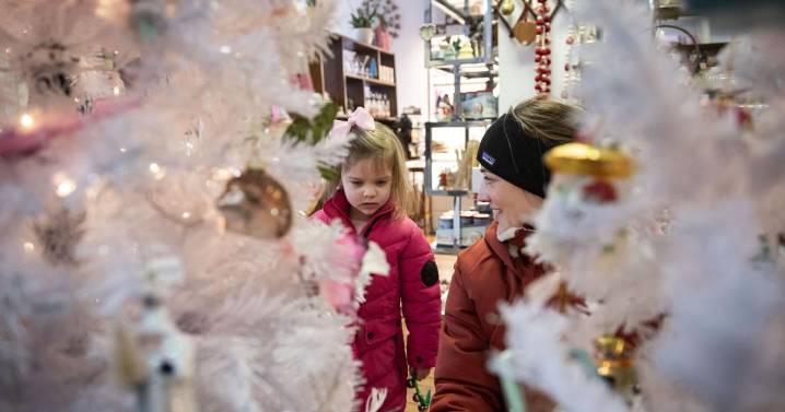 Downtown Frederick businesses celebrate holiday season with Frosty Friday