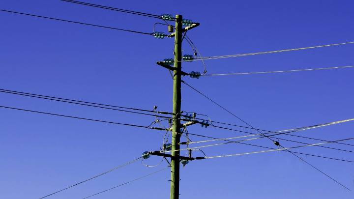 Labor to force energy companies to offer three hours of free power but savings limited to households who cut down peak time use