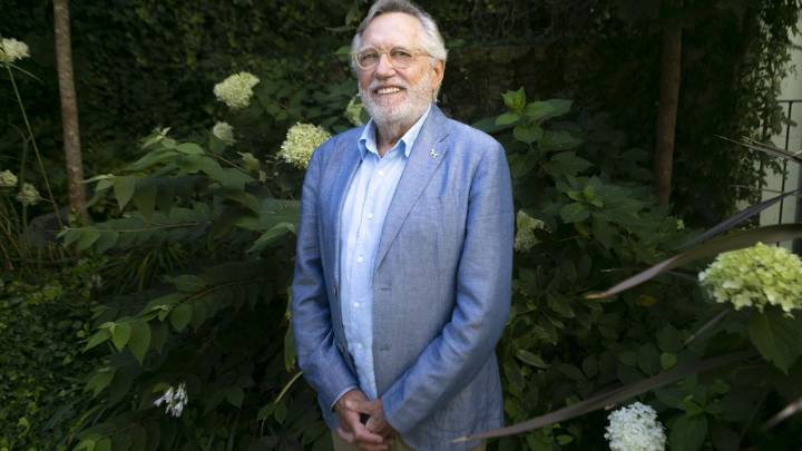 Francisco Llera, politólogo: "Las encuestas son para conocer una realidad, no para usarlas como arma de propaganda o confrontación"