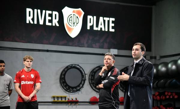 Gallardo fue respaldado por Stefano Di Carlo y seguirá por un año más: "No voy a salir corriendo por un mal año deportivo"