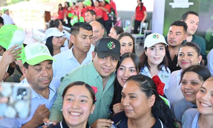 Ricardo Gallardo garantiza transporte gratuito para estudiantes vallenses