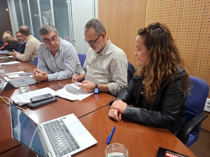 Sindicatos y Junta firman la mejora salarial de 65.000 empleados y la modernización de la Administración