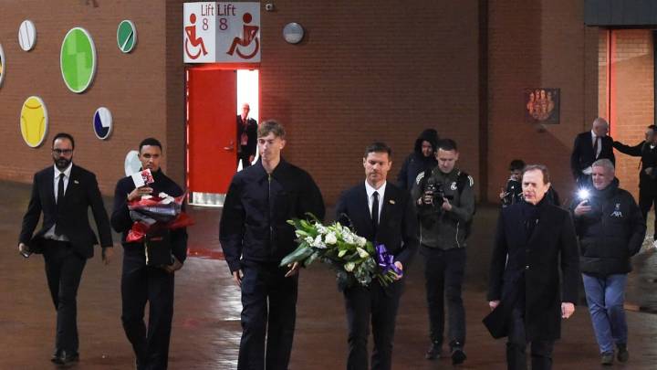 Sentido homenaje de jugadores del Real Madrid a Diogo Jota, previo a su encuentro con Liverpool