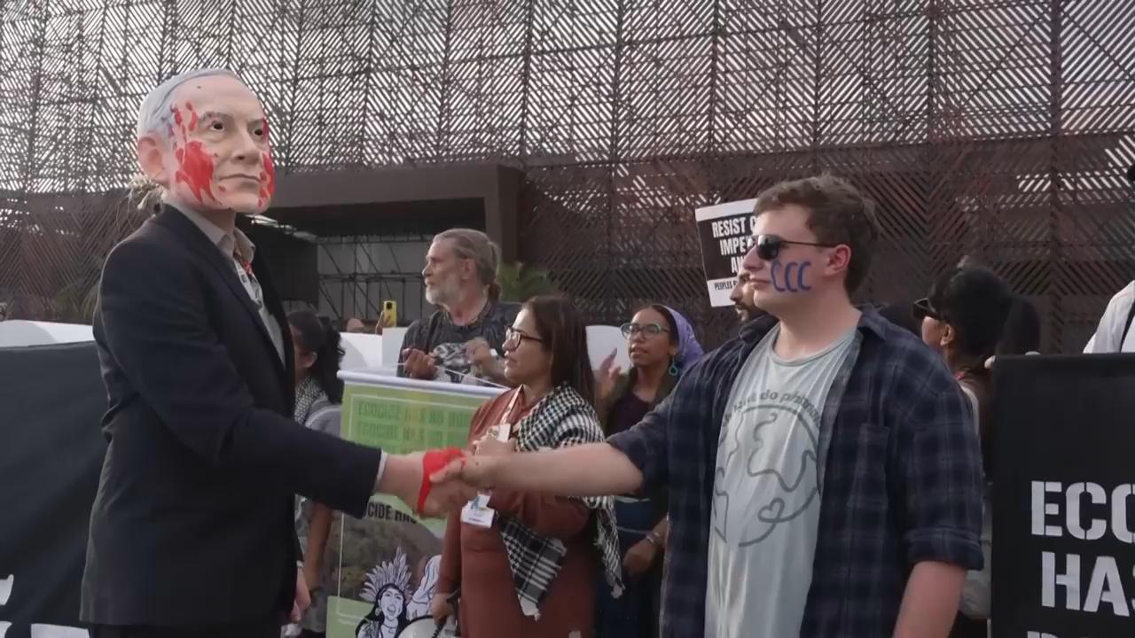 Activists protest Israeli delegation participating at UN climate talks in Brazil