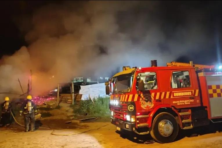 Incendio en Polideportivo Norte destruyó por completo una vivienda en Gualeguaychú