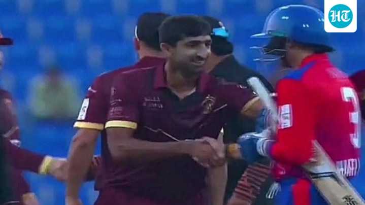 Harbhajan Singh ditches no-handshake policy with Pakistan, gets friendly with…