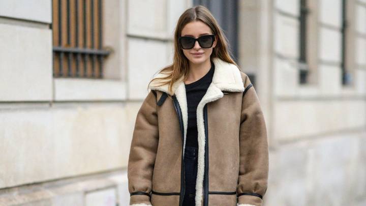 Pantalones palazzo con mocasines, zapatos de abuela, ballerinas y más para ser la mejor vestida en invierno 2025