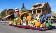 Familias celebran con emoción y algarabía el 89.º Desfile Sun Bowl en El Paso