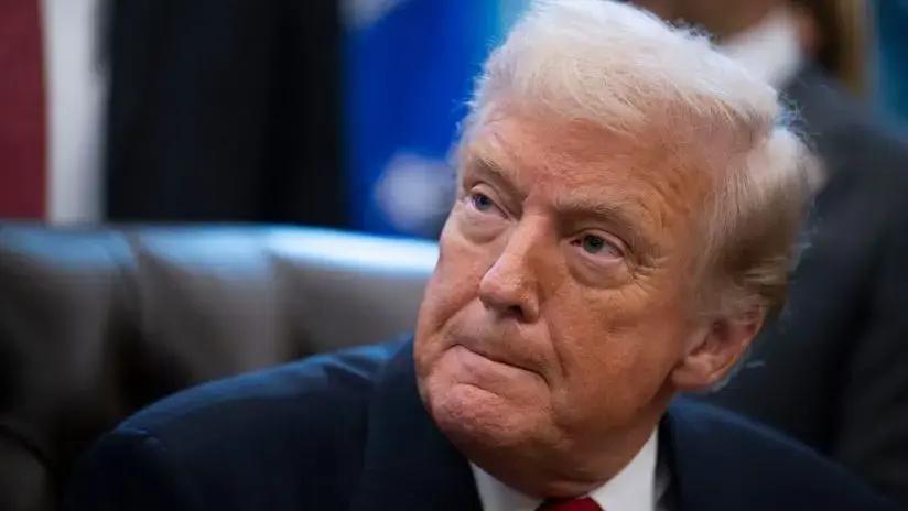 Jeffrey Epstein dijo a experiodista del NYT que tenía fotos de Donald Trump con mujeres en su casa, según correo electrónico