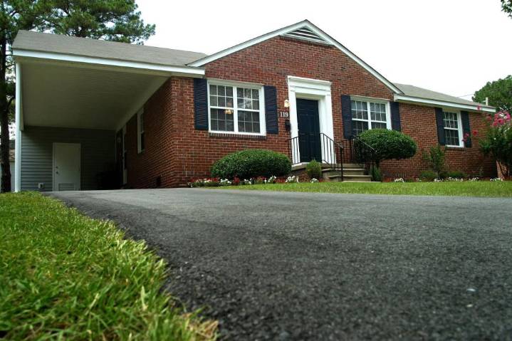 Mold and air quality problems widespread in military housing, survey finds