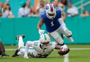 Deadspin | De’Von Achane runs wild as Dolphins emphatically solve Bills