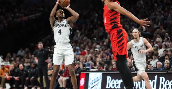 Spurs turn in complete performance against Portland to stay alive in NBA Cup