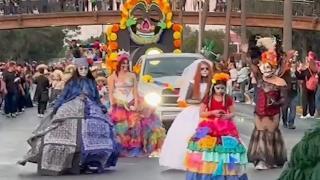 ¡La Llorona está de fiesta! Disfrutan saltillenses desfile Xantolum por calles de la ciudad
