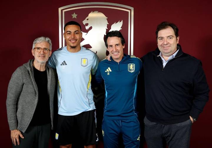 Primer servicio de Roberto Olabe al Aston Villa