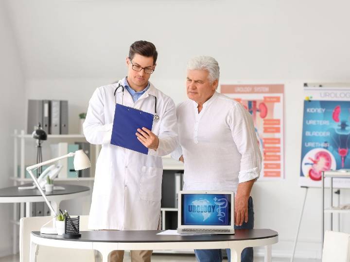 ¿Cuándo deben los hombres visitar al urólogo?