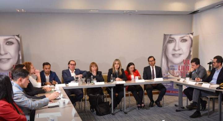 Abandonen la nave: Vicky Dávila comenzó a perder pesos pesados en su campaña electoral