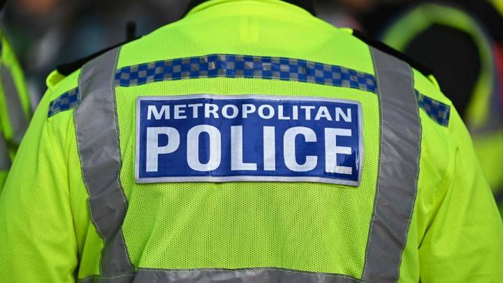 Met Police offers 'voluntary exit' to senior officers resisting culture change
