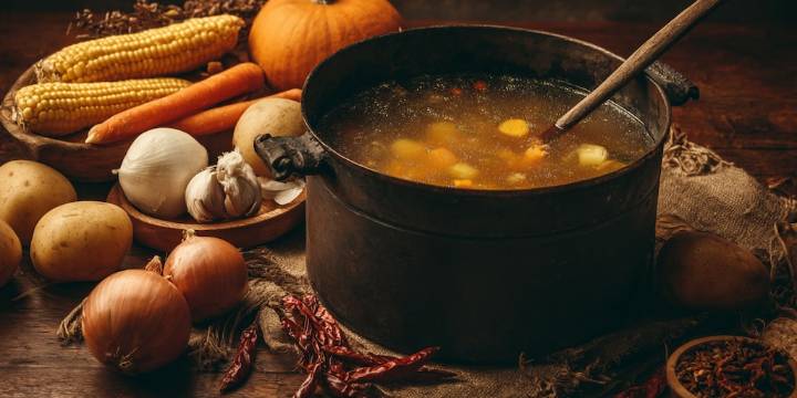 Cómo preparar un cocido vegano: una opción sin carne pero con todo el sabor intenso del guiso más famoso de España