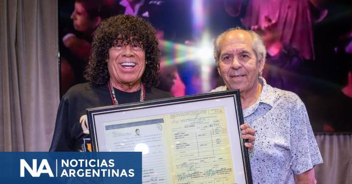 Homenaje a La Mona Jimenez: un cuadro y la primera canción de su repertorio