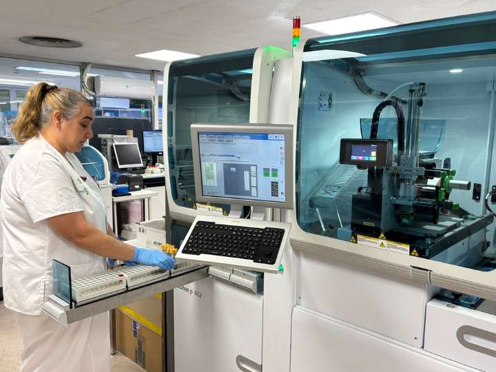 Renuevan el sistema del Laboratorio de Análisis clínicos