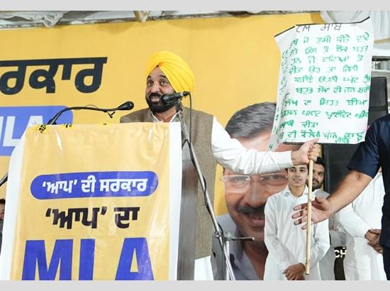 CM Mann hits out at Akalis, Congress during Tarn Taran campaign, calls AAP symbol of clean politics Photo Source; Babushahi Bureau [ FULL VIEW ]