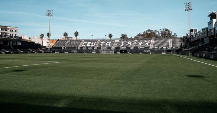 Suspendido el Ceuta -Almería en el descanso por la muerte de un espectador en la grada