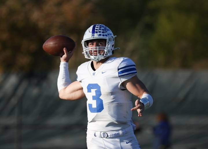 6A football: Landon Arnold leads Burlington Central