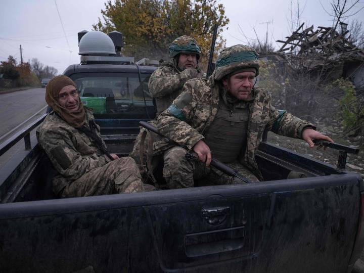 EU pidió al gobierno ucranio ceder territorio y armas para lograr paz con Rusia, según fuentes