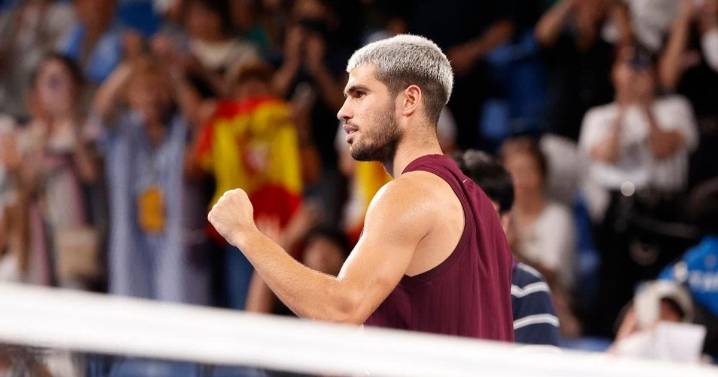 Alcaraz arranca con autoridad en la ATP Finals y se acerca al número uno del mundo