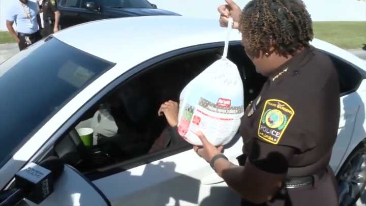 Miami Gardens Police hand out turkeys instead of tickets to boost holiday spirits