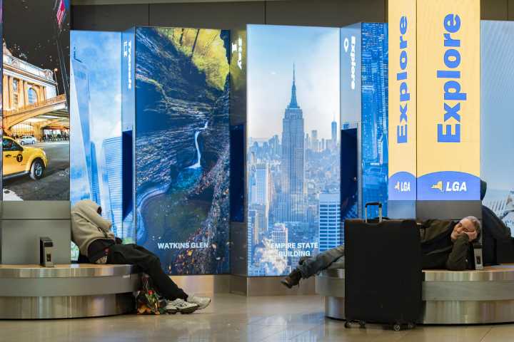 Más de 800 vuelos cancelados en EEUU en “inédita” reducción de tráfico por cierre federal