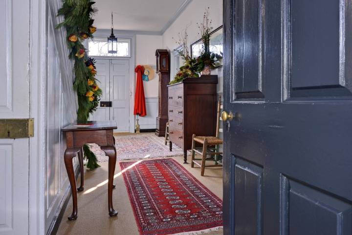 Annual Christmas tour highlights Colonial Williamsburg homes