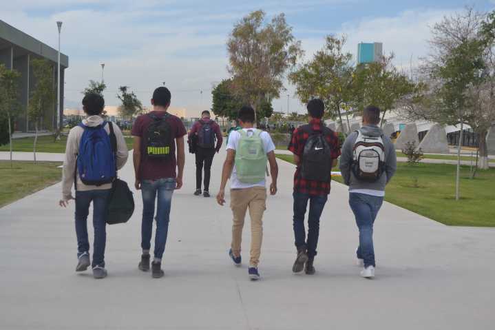 Tramitología frena a los profesionistas en Durango: Fecop