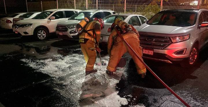 Controlan fuga de gas en estacionamiento de gimnasio en Morelia