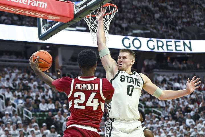 Arkansas basketball loses nailbiter at Michigan State