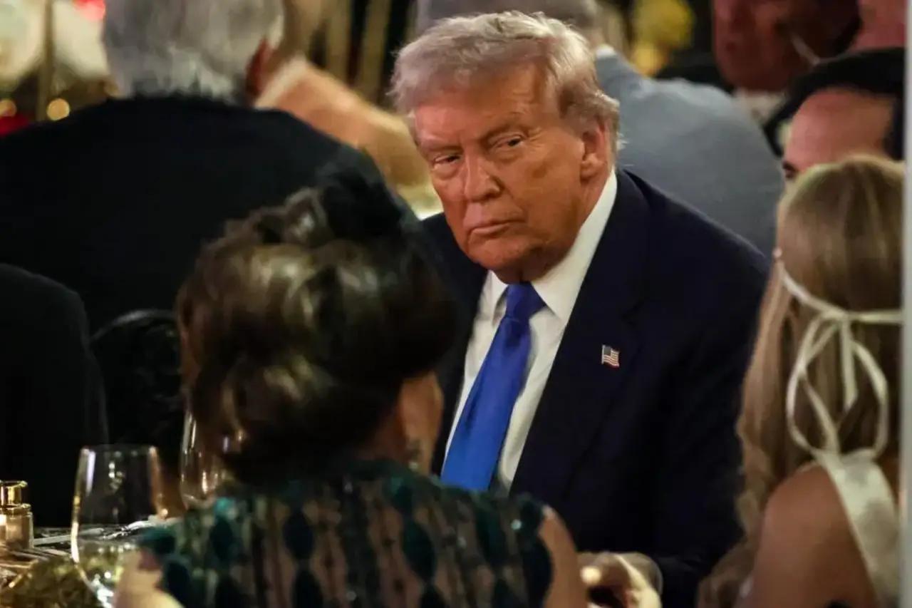 Mientras Trump defiende a los trabajadores extranjeros, su empresa busca una cifra récord para 2025