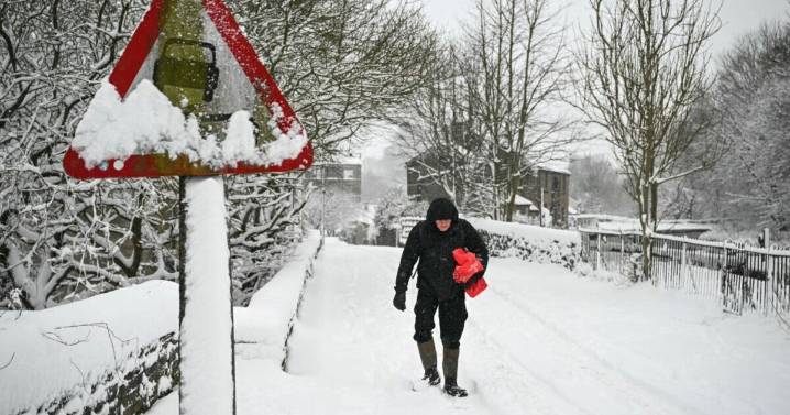 UK snow forecast as 8 inches to hammer Britain after -11C Polar blast 