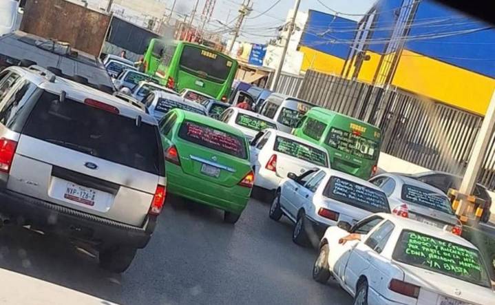 Transportistas bloquean principales entradas a Tultitlán; autoridades buscan retirar paradero no autorizado afuera de Hospital del ISSSTE