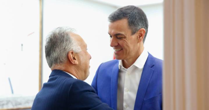 Torres viajó a Madrid para reunirse con Sánchez y salvar un 'pelotazo' de los test PCR que se ejecutó por decreto de Illa