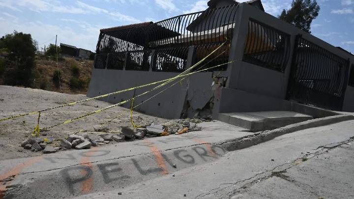 Analizan cierre de avenida principal en Sánchez Taboada tras ampliación de deslizamiento