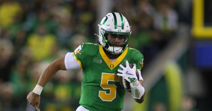 College football rankings start juggling act at 6-7, while top 5 remain the same