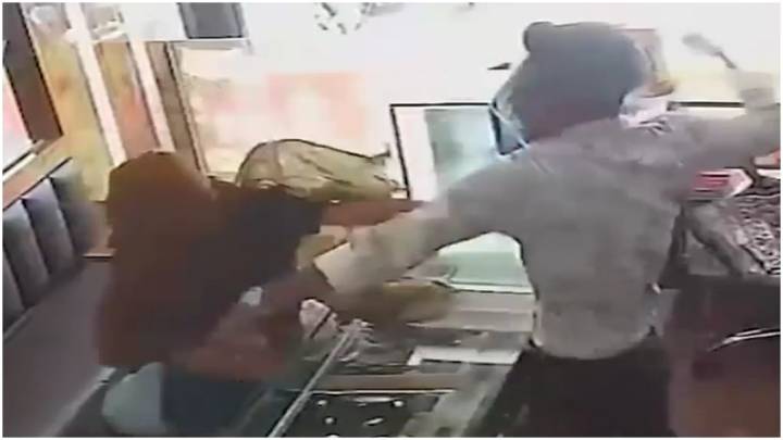 Ahmedabad woman tries to rob jeweller with chilli powder, gets 17 slaps in 20 seconds