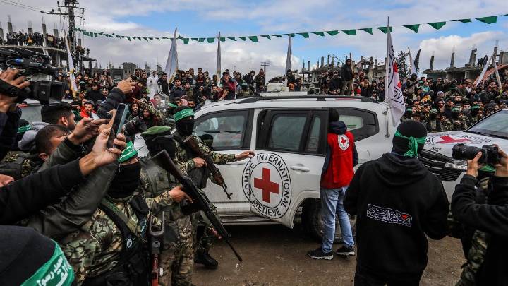 Hamás vuelve a entregar a Israel cuerpos que no pertenecen a rehenes